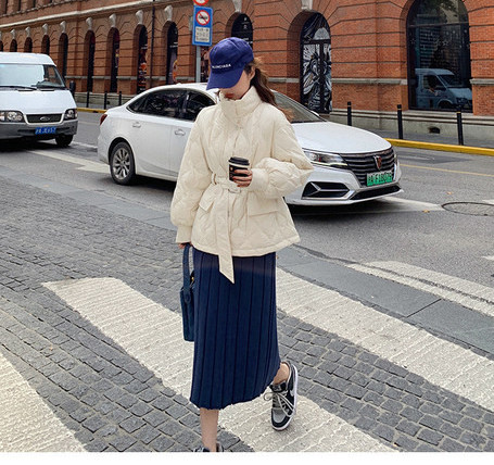 Γυναικείο χειμερινό μπουφάν με ζώνη και τσέπες με ψηλό γιακά