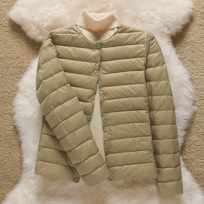 Γυναικείο φθινοπωρινό μπουφάν με στρογγυλή λαιμόκοψη και κουμπιά