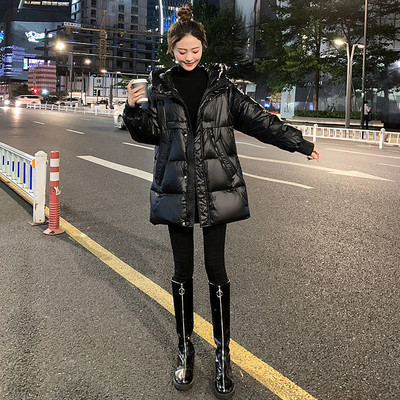 Moderna ženska zimska jakna u crnoj i bež boji