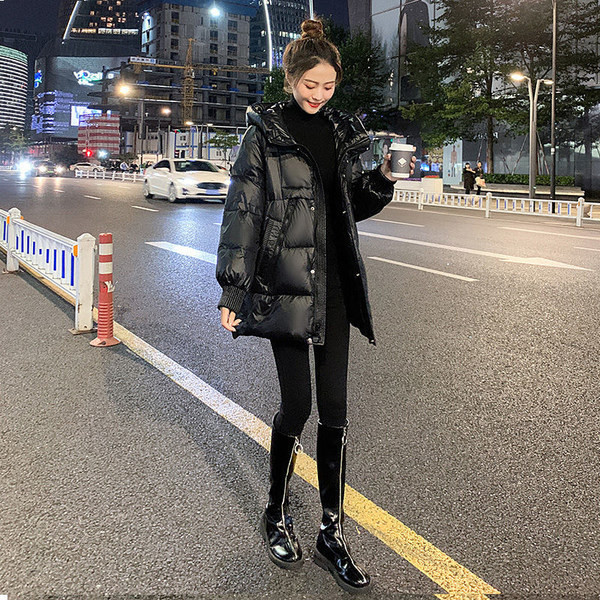 Moderna ženska zimska jakna u crnoj i bež boji