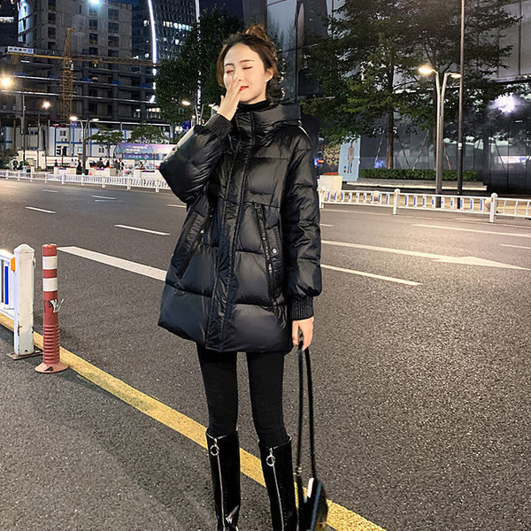 Moderna ženska zimska jakna u crnoj i bež boji