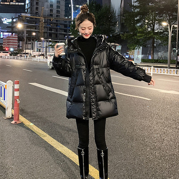 Moderna ženska zimska jakna u crnoj i bež boji