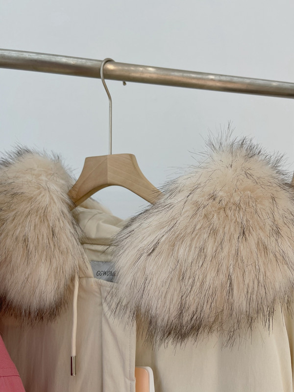 Elegantna duga ženska jakna s kapuljačom i džepovima