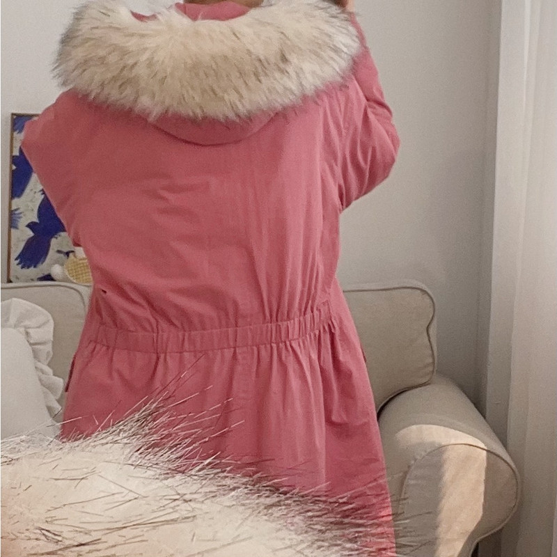 Elegantna duga ženska jakna s kapuljačom i džepovima