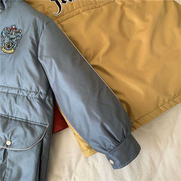 Γυναικείο χειμωνιάτικο μπουφάν με κουκούλα και κορδόνια στη μέση