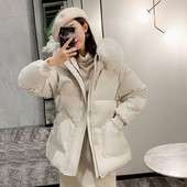 Μοντέρνο γυναικείο μπουφάν για το χειμώνα με κουκούλα