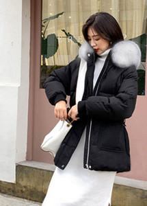 Μοντέρνο γυναικείο μπουφάν για το χειμώνα με κουκούλα