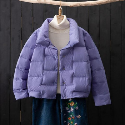 Ελαφρύ κοντό γυναικείο μπουφάν με κουμπιά