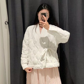 Γυναικείο καπιτονέ κοντό μπουφάν με μακριά μανίκια