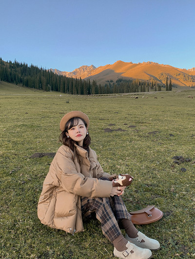 Πολύ φαρδύ μοντέλο γυναικείο μπουφάν για το χειμώνα με μεγάλες τσέπες