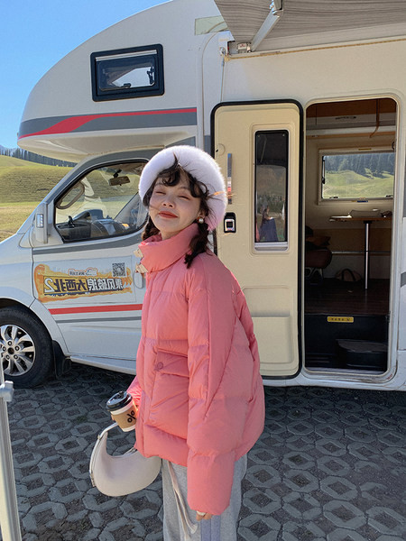 Πολύ φαρδύ μοντέλο γυναικείο μπουφάν για το χειμώνα με μεγάλες τσέπες