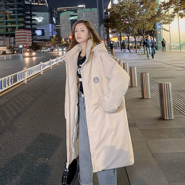 Ženska široka jakna sa kapuljačom i grbom