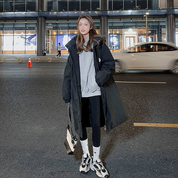 Ženska široka jakna sa kapuljačom i grbom