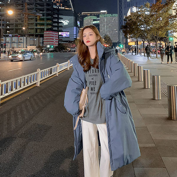 Ženska široka jakna sa kapuljačom i grbom