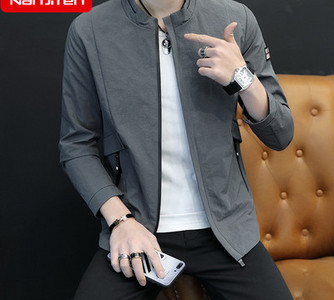 Μοντέρνο ανδρικό μπουφάν με χαμηλό γιακά - πολλά μοντέλα