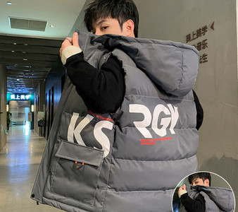 Ανδρικό γιλέκο με απλικέ κουκούλα και επιγραφές