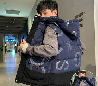 Ανδρικό γιλέκο με απλικέ κουκούλα και επιγραφές