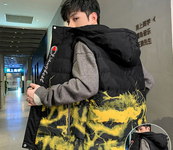 Ανδρικό γιλέκο με απλικέ κουκούλα και επιγραφές