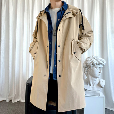 Μοντέρνο ανδρικό παλτό με κουκούλα και κουμπιά