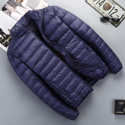 Ανδρικό casual τζάκετ με μοντέλο που καθαρίζει την κουκούλα