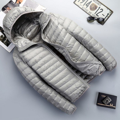 Ανδρικό casual τζάκετ με μοντέλο που καθαρίζει την κουκούλα