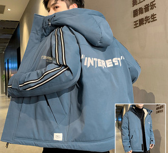 Ανδρικό χειμερινό μπουφάν με επιγραφή κουκούλας και τσέπες