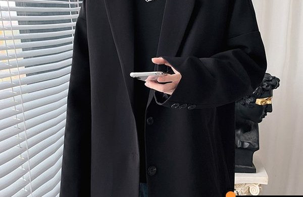 Muški moderan kaput na gumbe