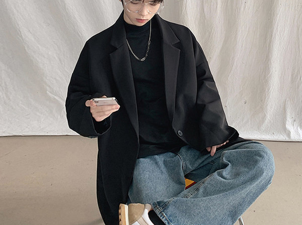 Muški moderan kaput na gumbe