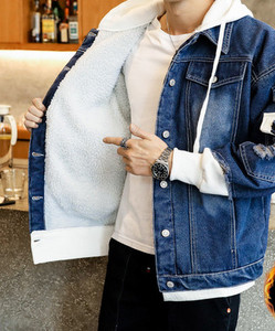 Ανδρικό τζιν μπουφάν με κουκούλα και κουμπιά