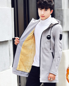 Ανδρικό μπουφάν με μεσαίο μήκος και ζεστή φόδρα