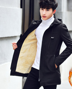 Ανδρικό μπουφάν με μεσαίο μήκος και ζεστή φόδρα