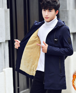 Ανδρικό μπουφάν με μεσαίο μήκος και ζεστή φόδρα