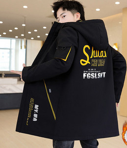 Ανδρικό μπουφάν με μεσαίο μήκος και ζεστή φόδρα