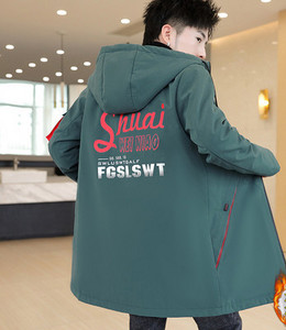 Ανδρικό μπουφάν με μεσαίο μήκος και ζεστή φόδρα