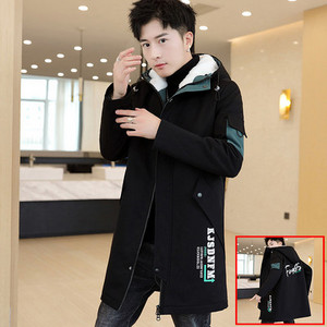 Ανδρικό μπουφάν με μεσαίο μήκος και ζεστή φόδρα