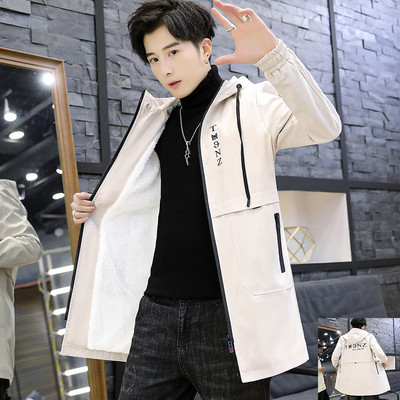 Ανδρικό μπουφάν με μεσαίο μήκος και ζεστή φόδρα