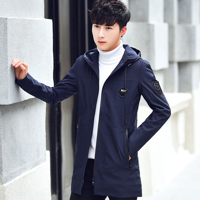 Ανδρικό μπουφάν με μεσαίο μήκος και ζεστή φόδρα