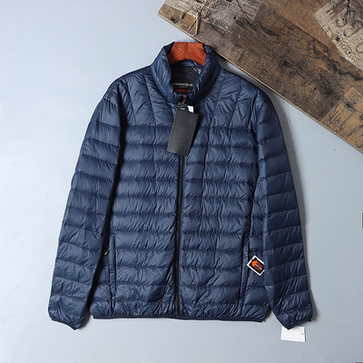 Ελαφρύ αδιάβροχο μπουφάν με φερμουάρ για άνδρες