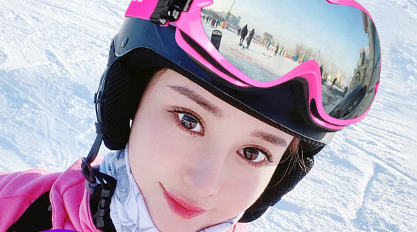 Slidinėjimo akiniai, tinkami nešioti po jais receptinius akinius