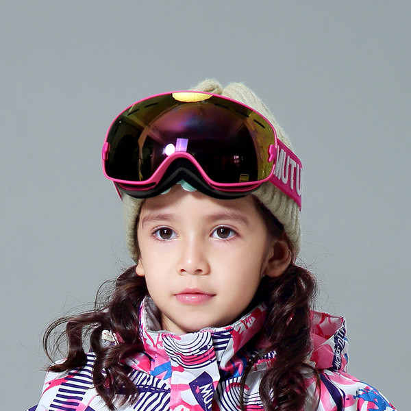 Vaikiški akiniai slidinėjimui ir snieglenčių sportui su sferine nuo rasojimo formos