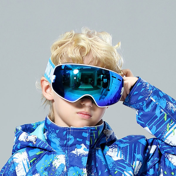 Vaikiški akiniai slidinėjimui ir snieglenčių sportui su sferine nuo rasojimo formos