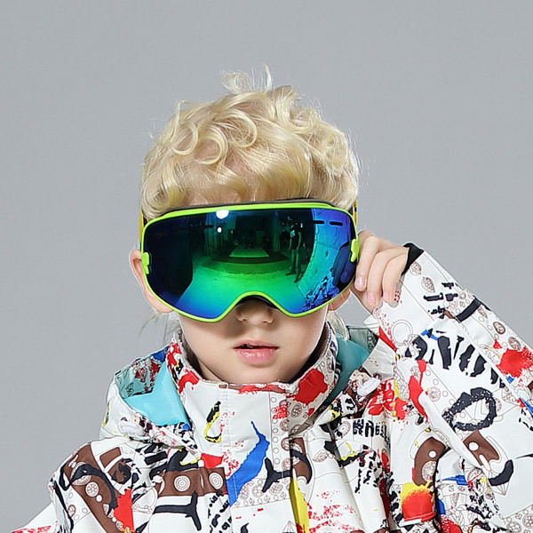 Vaikiški akiniai slidinėjimui ir snieglenčių sportui su sferine nuo rasojimo formos