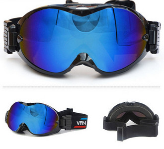 Γυαλιά σκι και snowboard με χρωματιστούς φακούς