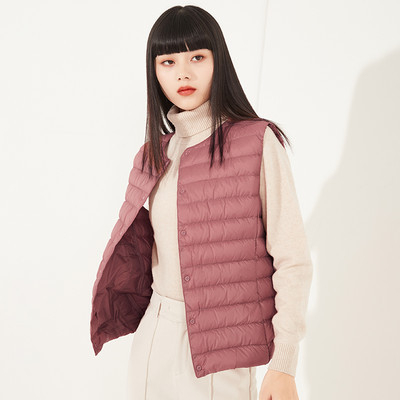 Γυναικείο εφαρμοστό μπουφάν με οβάλ λαιμόκοψη και φερμουάρ