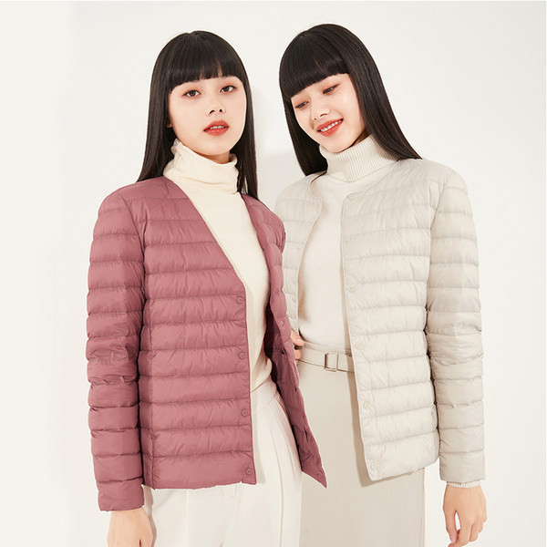 Γυναικείο εφαρμοστό μπουφάν με οβάλ λαιμόκοψη και φερμουάρ