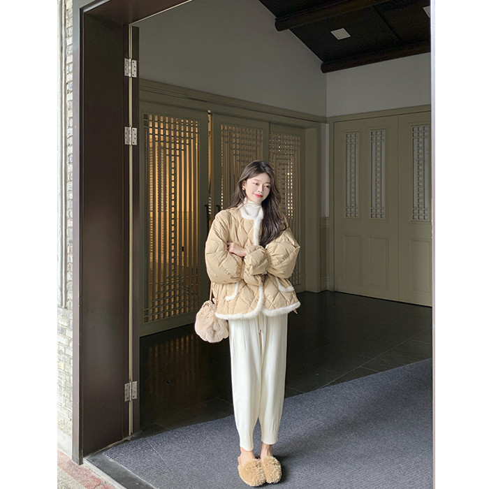 Geaca de dama model nou cu inchidere in puf si nasturi