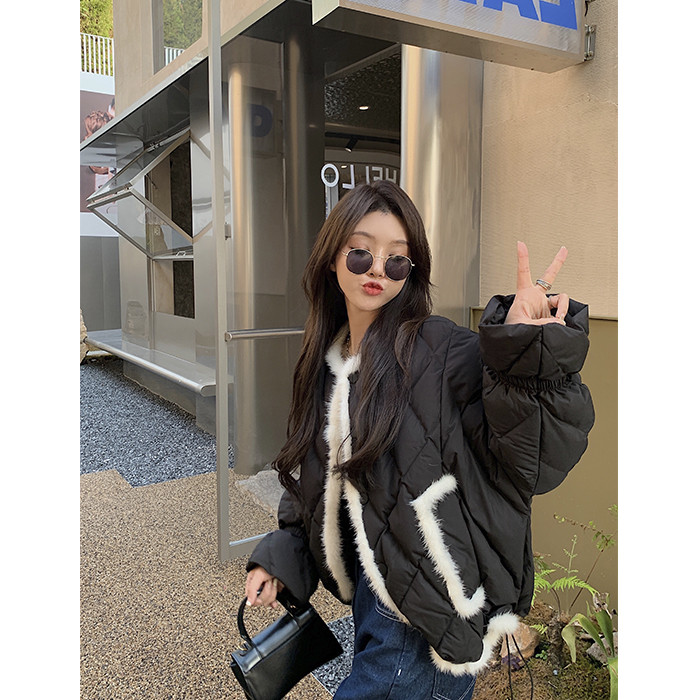 Geaca de dama model nou cu inchidere in puf si nasturi