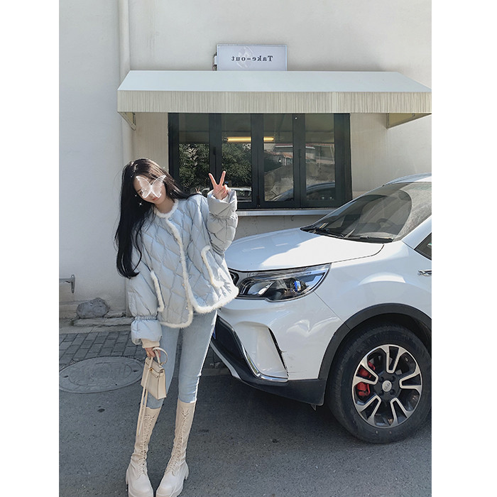 Geaca de dama model nou cu inchidere in puf si nasturi