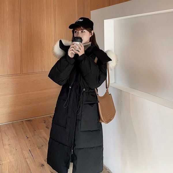 Moteriška ilga striukė su gobtuvu ir kelių spalvų pūkais