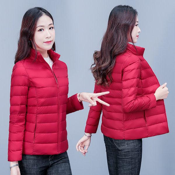 Geaca scurta de dama cu guler inalt si inchidere cu fermoar